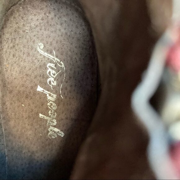 FREE PEOPLE Sz 37 Croc Snake Skin Pattern Stacked Heel Western Style Ankle Boot - Picture 9 of 9